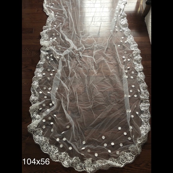 Wedding Veil - Picture 3 of 5